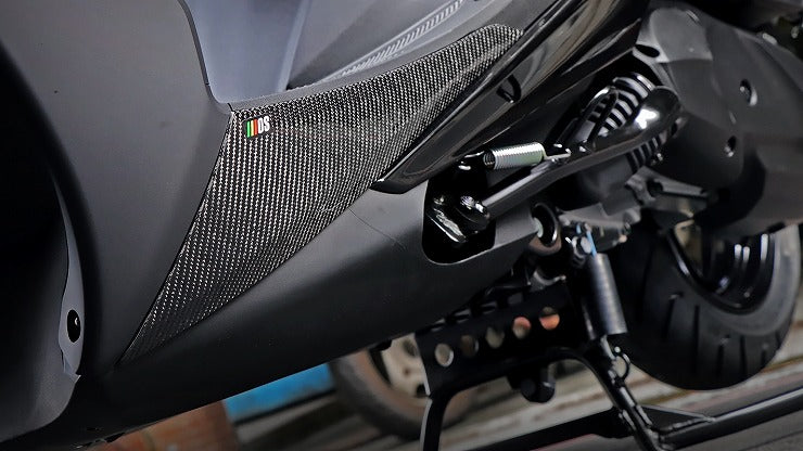カーボンフットレスサイドカバー シグナスX5型
