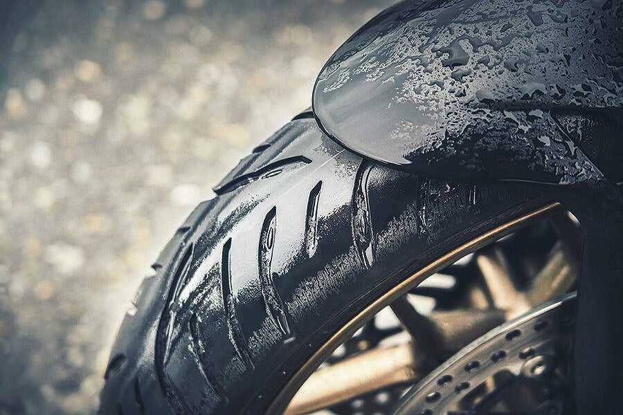 BATTLAX SPORT TOURING T32 GT Spec 120/70 ZR17 M/C 58W Front Radial Tubeless Type