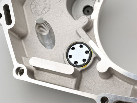 Oil pot window/2nd gear clutch