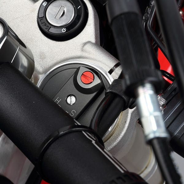 ZETA Front Fork Air Valve Screw Red WP/M4 P=0.7 2pcs