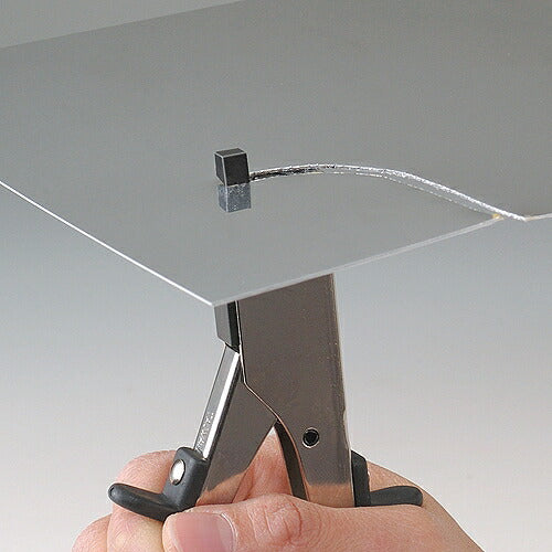 ニブリングツール サイズ:全長185mm 刃幅:5.2mm 切断能力:鉄板1mm以下、プラスチック1.5mm以下、アルミ板1.5mm以下、ステンレス板0.6mm以下