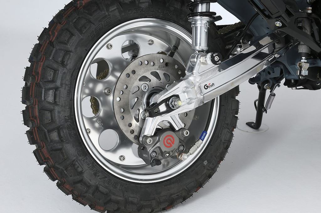 リアキャリパーサポート ブレンボ2P ダックス125(JB04)