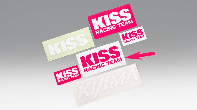 ステッカー KISSロゴ ピンク文字×白ベース M/100×55mm