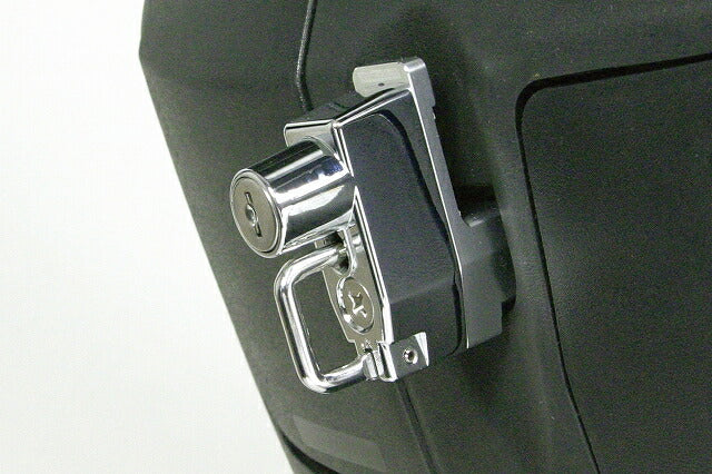 ヘルメットホルダー ヘルメットロック (ベース・シルバー/ホルダー・メッキ) シグナスX(SE12J)