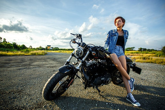 女性でもできるバイクのセンタースタンドの立て方・外し方！コツさえ掴めば簡単にできる