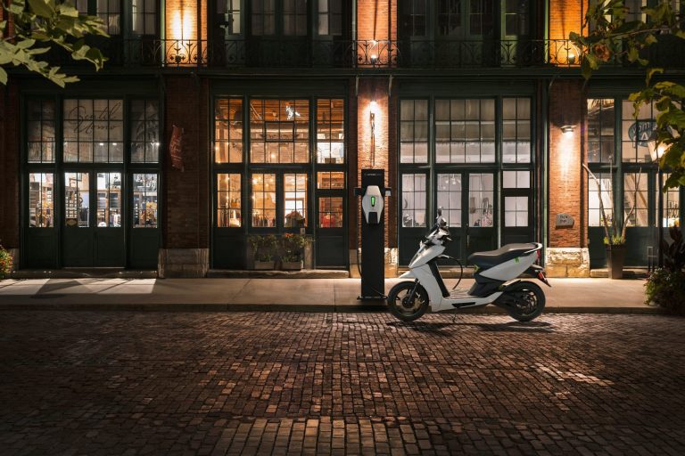 【2023最新】電動バイクの種類と免許区分の違いは？選ぶコツからおすすめ車種まで