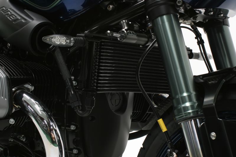 オイルクーラーキット ラウンド シルバー #8 スタンダード 11インチ16段 BMW R nineT 14-16