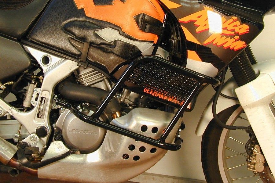 エンジンガード ブラック XRV750 アフリカツイン750