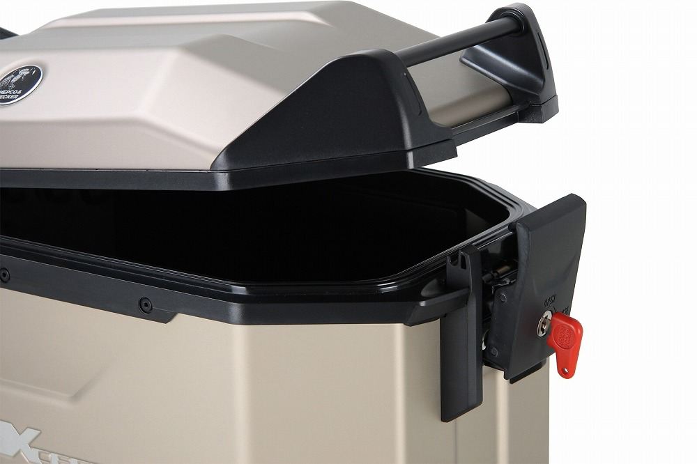 サイドケース XCEED/エクシード チタンカラー 38L 右側