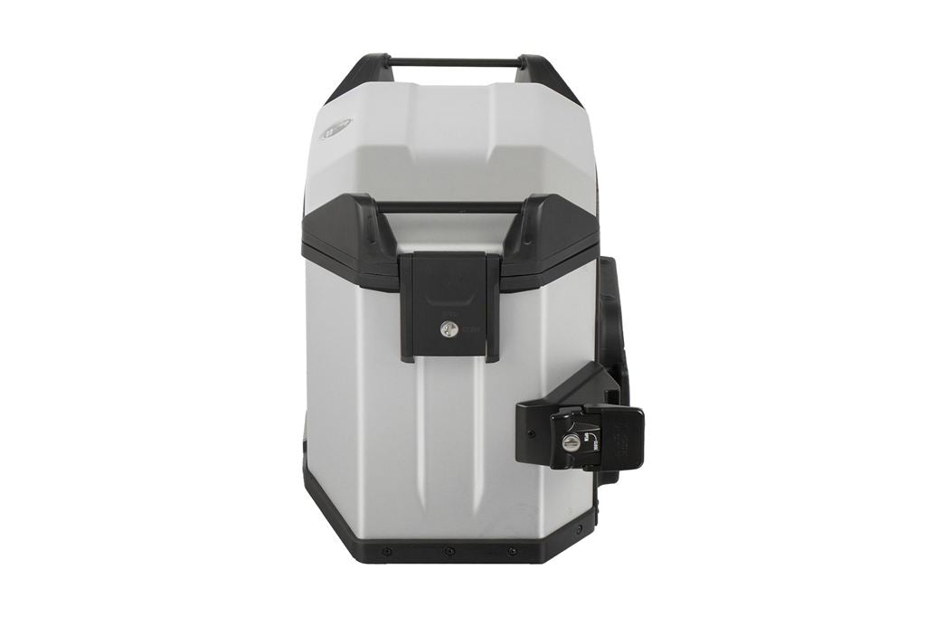 サイドケース XCEED/エクシード シルバー 38L 左側