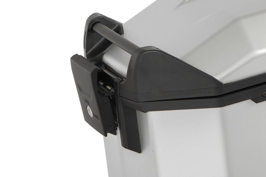 サイドケース XCEED/エクシード シルバー 38L 左側