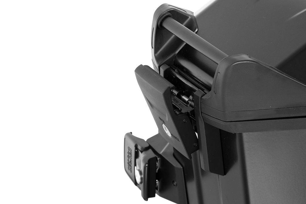 サイドケース XCEED/エクシード ブラック 38L 右側