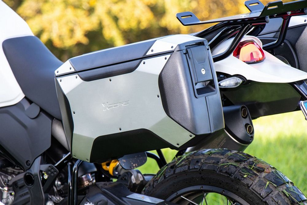 サイドケース C-Bowサイドキャリア用 XCORE/エックスコア ブラック/シルバー 18L 左右セット