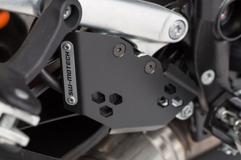 ブレーキシリンダーガード ブラック アドベンチャー/1050/1090/1190 スーパーアドベンチャー1290R/S