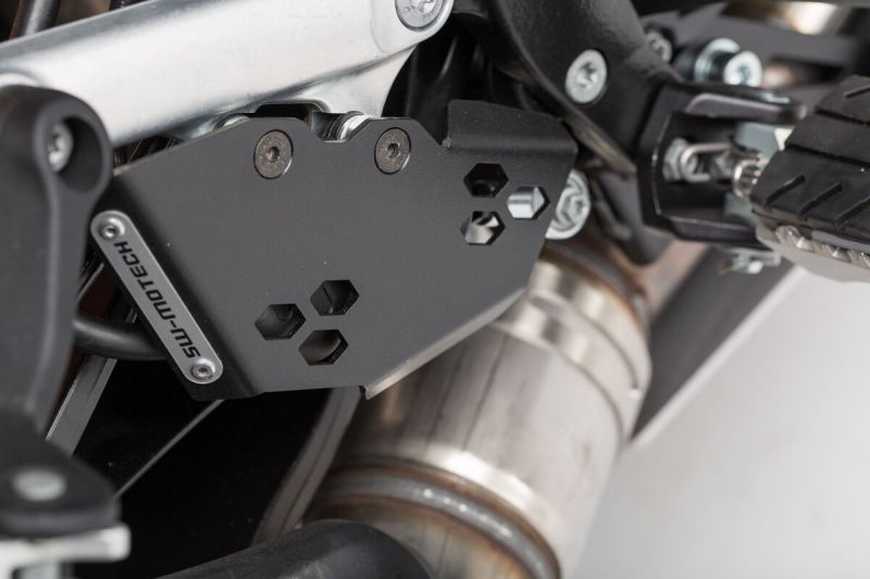 ブレーキシリンダーガード ブラック アドベンチャー/1050/1090/1190 スーパーアドベンチャー1290R/S