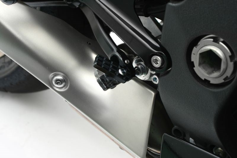 Elaborate Foot Control Kit Black YZF-R1 15-20