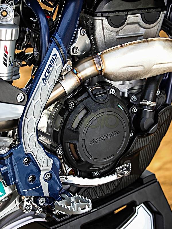 Xグリップ フレームプロテクター  ネイビー/グレー  Husqvarna TE(20-22) FE(20-22) TX(20) FC(19-22) TC(19-22)