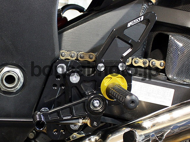 D-Axis バックステップ GPスタイル レッド  SUZUKI GSX 1300R 08-10