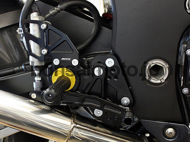 D-Axis バックステップ ストリートスタイル レッド  SUZUKI GSX 1300R 08-10