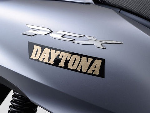 DAYTONA ステッカー 黒/金(文字) 150mm×30mm 角ステッカー