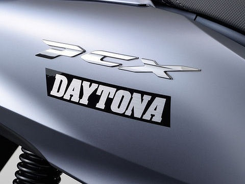 DAYTONA ステッカー 黒/銀(文字) 150mm×30mm 角ステッカー