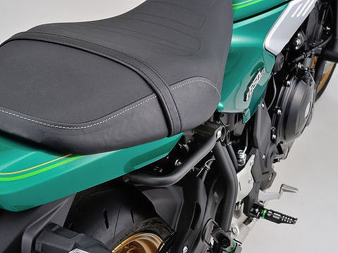 アシストグリップ 右側 ブラック パイプ径/φ15.9 Z650RS