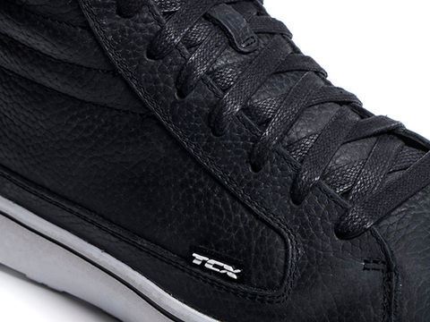 ストリート3 Waterproof ブラック/ブラック/ホワイト