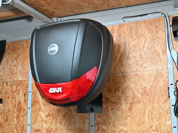 GIVIトップケース用ディスプレイラック