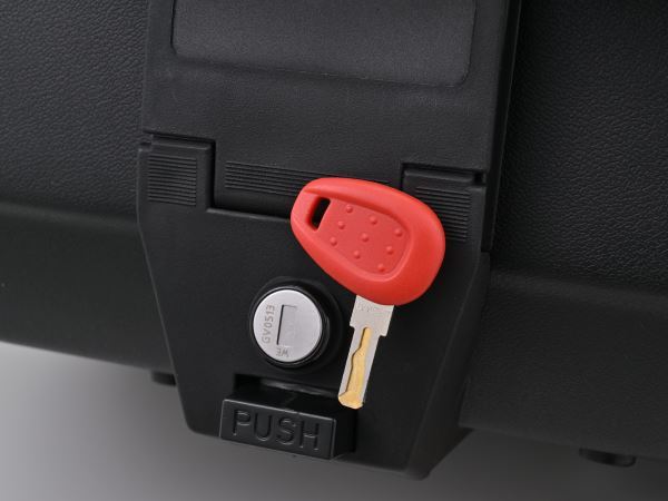 GIVI E20NW 未塗装ブラック D440×W520×H300mm 3.3kg