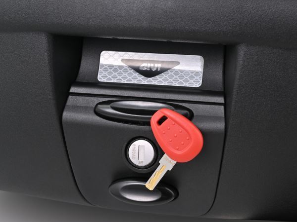 GIVI E450N2W 未塗装ブラック D415×W555×H325mm 3.8kg