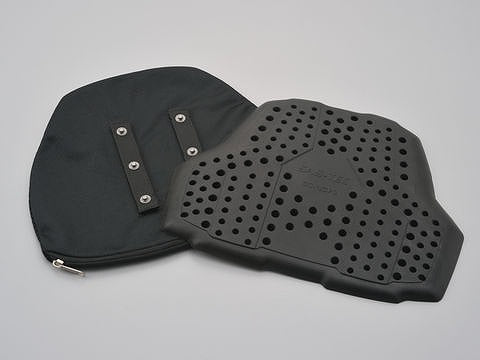 ヘンリービギンズ SAS-TEC 胸部プロテクター CP-3 パンチング 240mm ×305mm ×13mm スナップボタンBAG付 165g