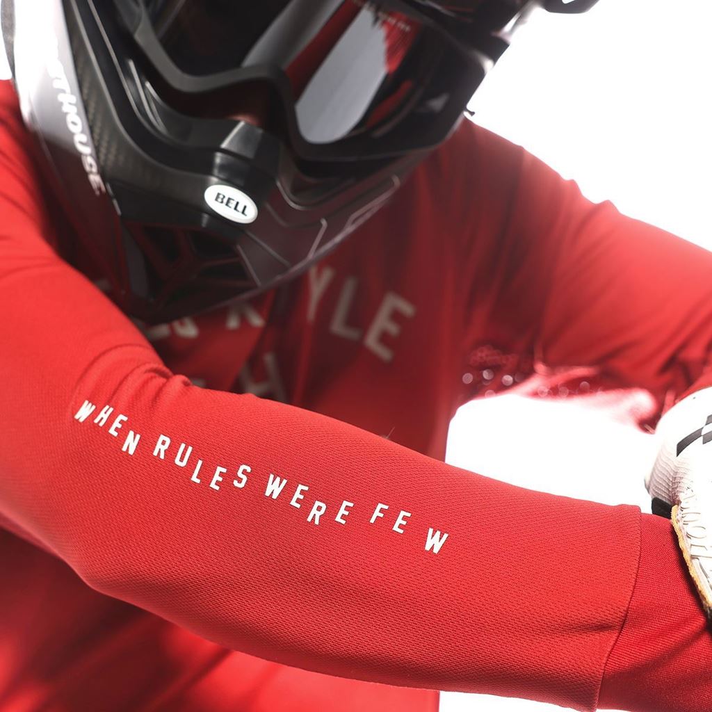 ファストハウス サングアロジャージ ファモーソ ラバフォールズ