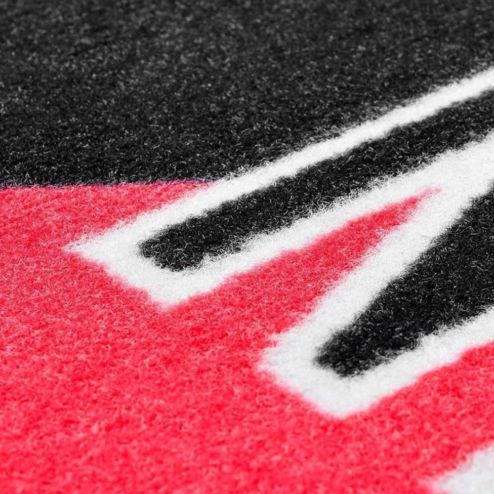 レーシングフロアマット レッド/ブラック 100 x 220cm