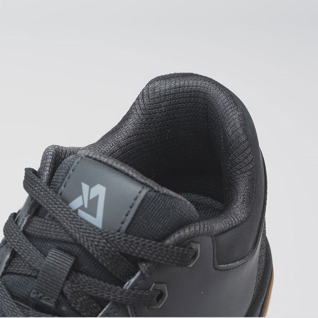 ベイシスフラットペダルシューズ ブラック