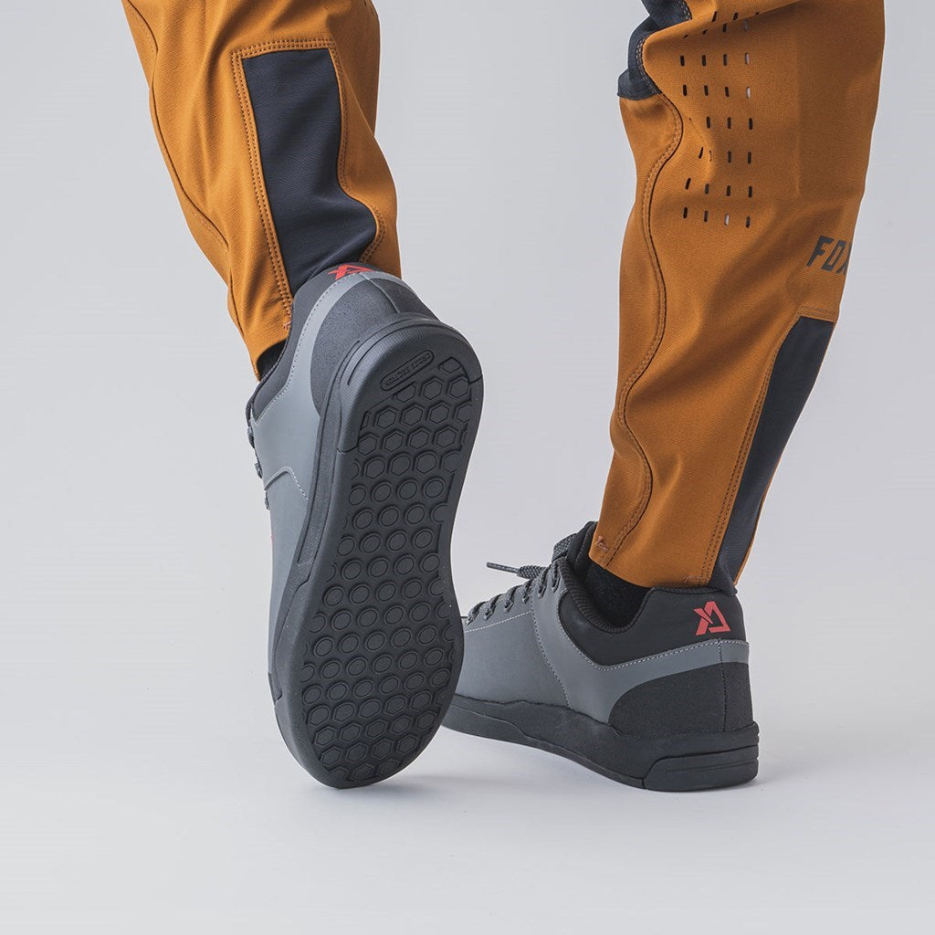 ベイシスフラットペダルシューズ グレー