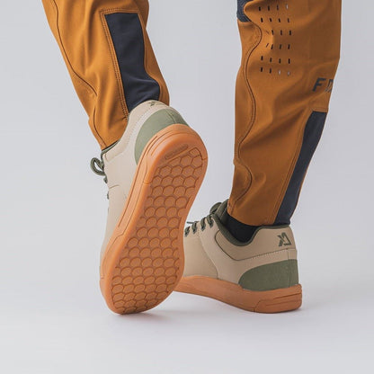 ベイシスフラットペダルシューズ オリーブ