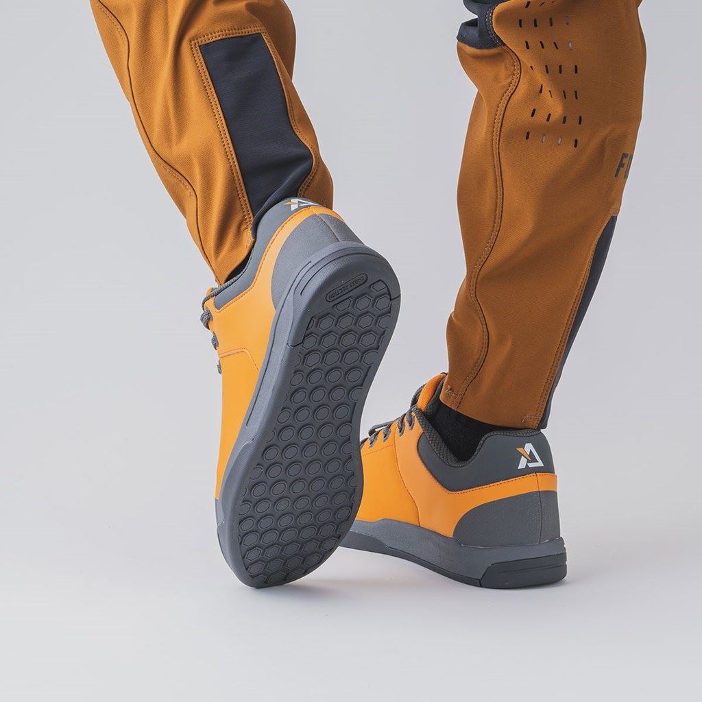 ベイシスフラットペダルシューズ パパイヤ