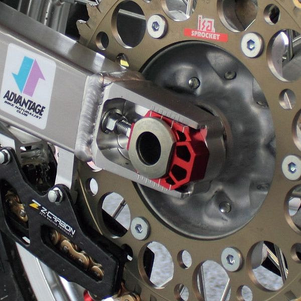 リヤアクスルブロック H-ブルー 85SX 125-450SX/SX-F/XC/XC-F 125-530EXC/EXC-F/XC-W/XCF-W