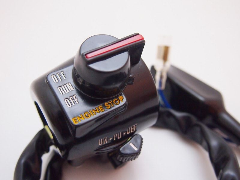 後期ハンドルスイッチ 右/スロットル側 Z1/Z2 KZ900 Z750A4/A5