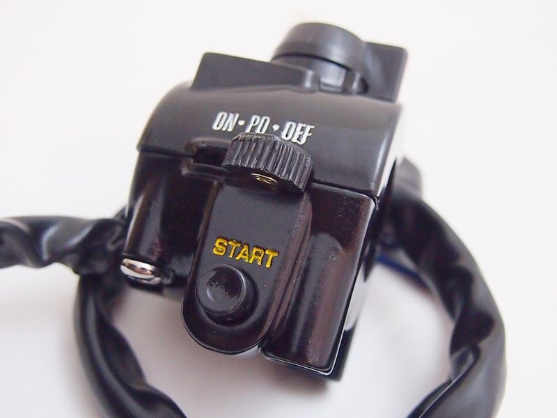 後期ハンドルスイッチ 右/スロットル側 Z1/Z2 KZ900 Z750A4/A5