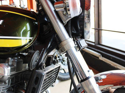 フォークカバーエンブレム ステー付 小文字/Kawasaki メッキ ゼファー1100