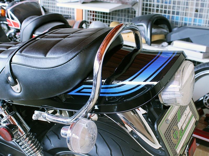 Z1タイプ テールカウル メタリックディアブロブラック Z900RS