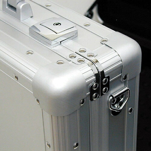 アルミトランクケース 本体外寸(内寸)：450(435)X330(314)X135(120)mm 重量：4.1kg ツールパネルサイズ：420×300 波型軟質ウレタン：435×315×40 切り目入軟質ウレタン：435×315×65