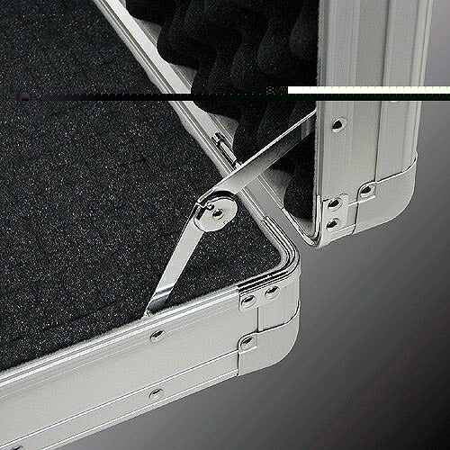 アルミトランクケース 本体外寸(内寸)：450(435)X330(314)X135(120)mm 重量：4.1kg ツールパネルサイズ：420×300 波型軟質ウレタン：435×315×40 切り目入軟質ウレタン：435×315×65