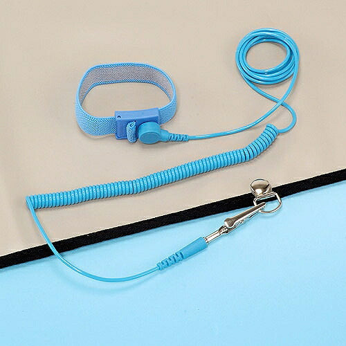 静電作業マット マットサイズ：600X900mm 重量：580g ケースサイズ：270X200mm 表面抵抗値：7.3X108Ω(表面層ベージュ)､1.5X109Ω(裏面層グレー) 漏えい抵抗値：3.2X1013