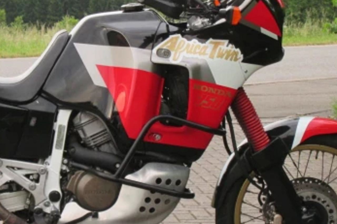 Tank Guard Black XRV750 Africa Twin 750
