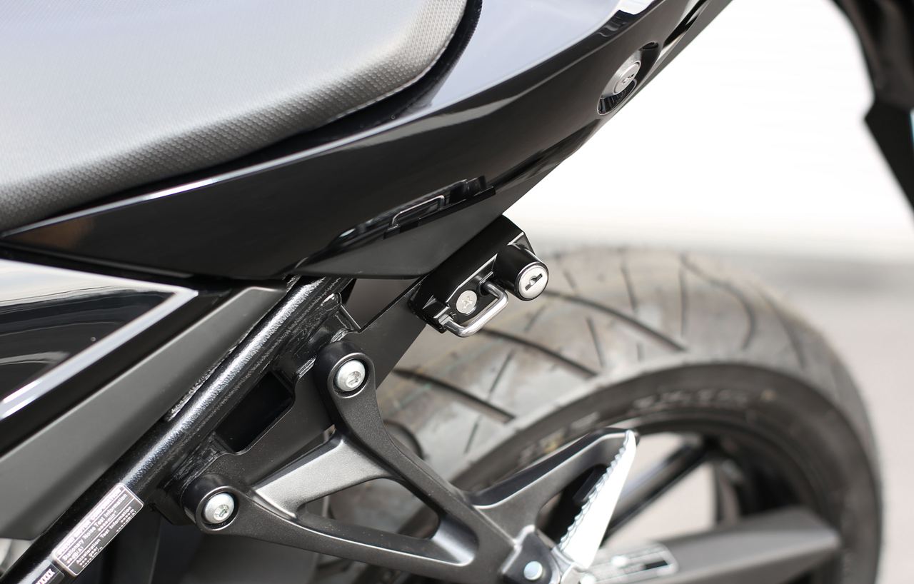 Helmet Lock Black GSX250R 17Y