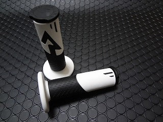 BCD ハンドルグリップ (WHITE/BLACK)