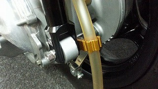 ホースホルダー (シグナスX/BWS125) レッド