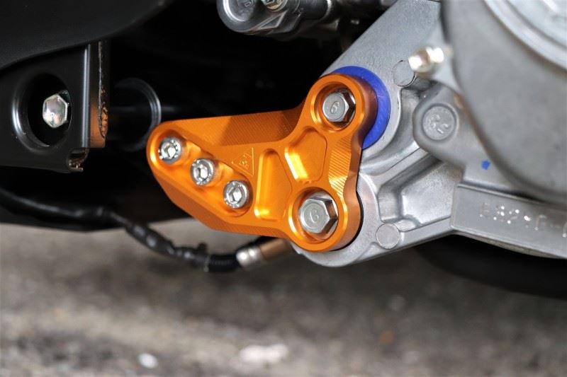 ZOO Reinforced Aluminum Engine Hanger, Black/Black, for Cygnus Gryphus 6th Gen, BW'S125 3rd Gen, etc. Motorcycle